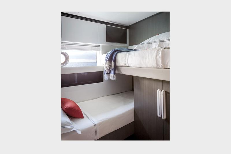 Book yachts online - motorboat - Azimut S7 - ESCAPE - rent