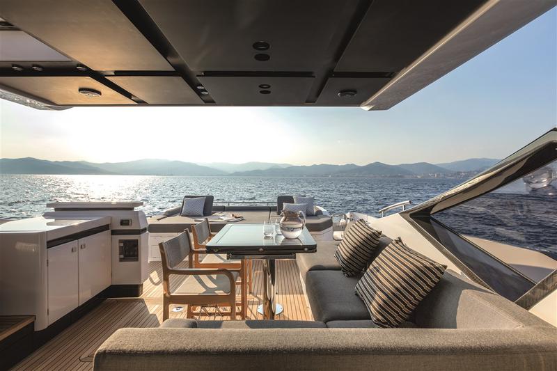 Book yachts online - motorboat - Azimut S7 - ESCAPE - rent