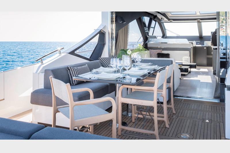 Book yachts online - motorboat - Azimut S7 - ESCAPE - rent