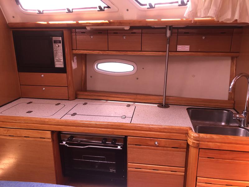 Book yachts online - sailboat - Bavaria 40 - Juliana - Bavaria 40 Cruiser - rent