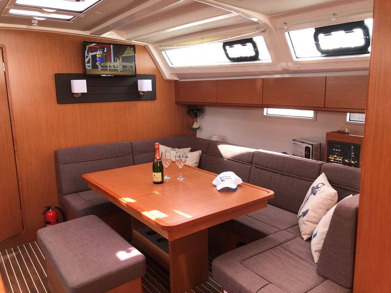 Book yachts online - sailboat - Bavaria Cruiser 46 - Michael Bavaria 46 Cruiser - rent