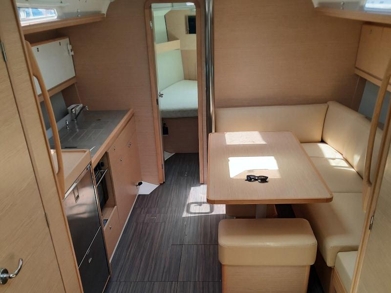 Book yachts online - sailboat - Dufour 390 Grand Large - AVAJAVA - rent