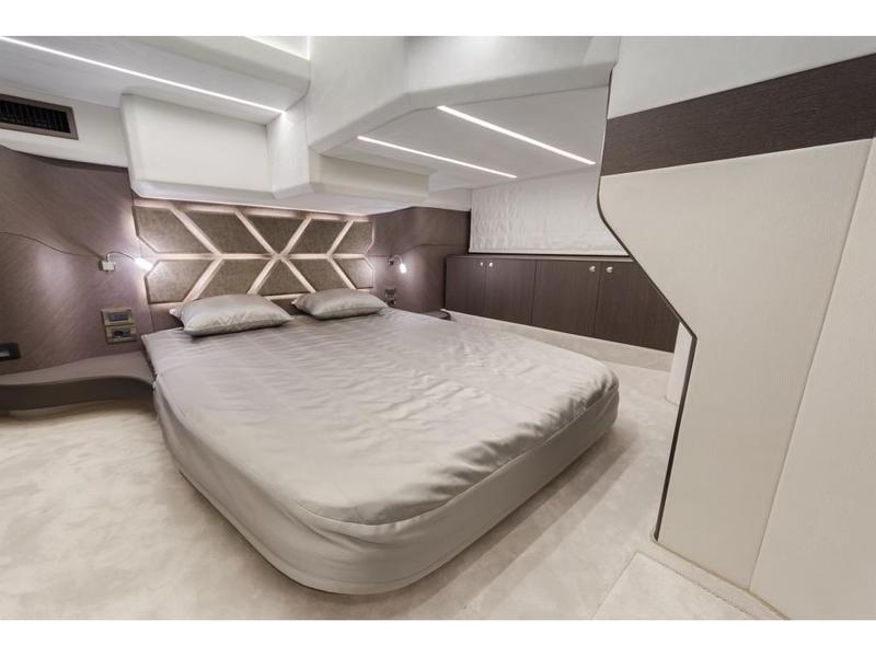 Book yachts online - motorboat - Galeon 400 Fly - Little Island - rent