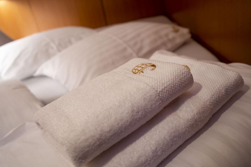 Book yachts online - sailboat - Bavaria Cruiser 46 - MILA - rent