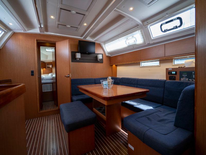 Book yachts online - sailboat - Bavaria Cruiser 46 - MILA - rent