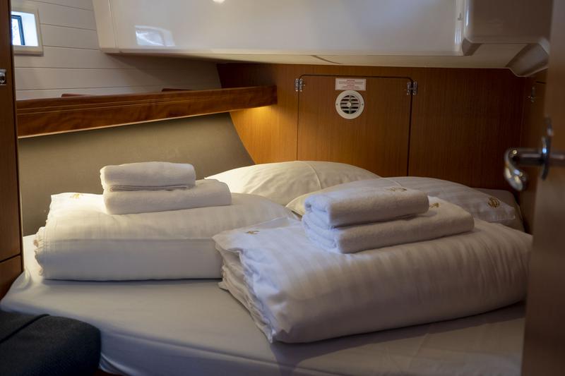 Book yachts online - sailboat - Bavaria Cruiser 46 - MILA - rent