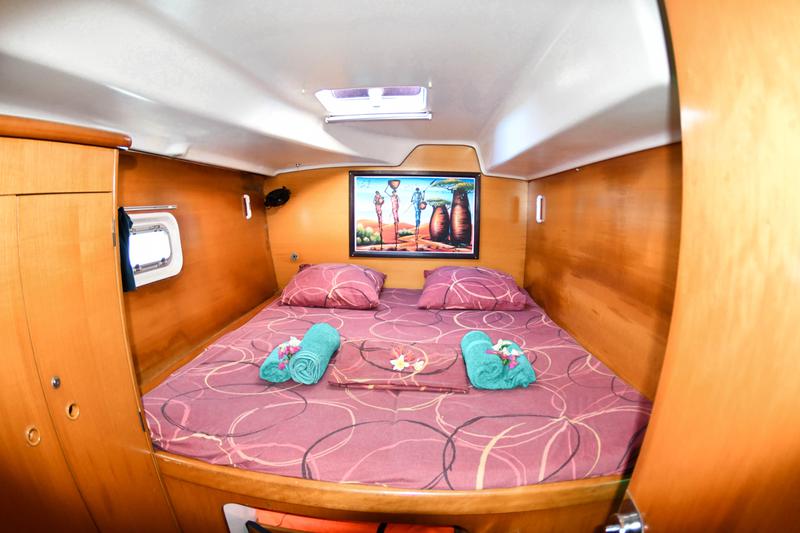 Book yachts online - catamaran - Lagoon 380 - BALAO - rent