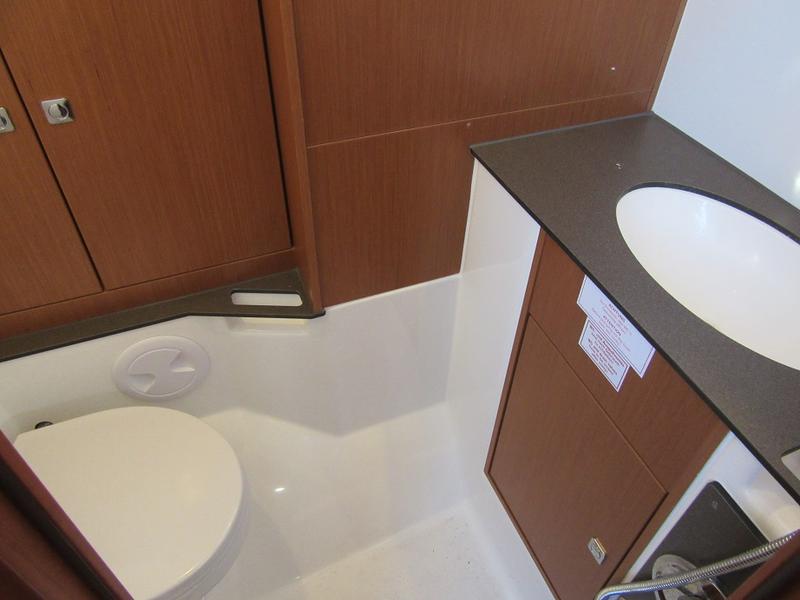 Book yachts online - sailboat - Bavaria Cruiser 37 - Flinx - rent