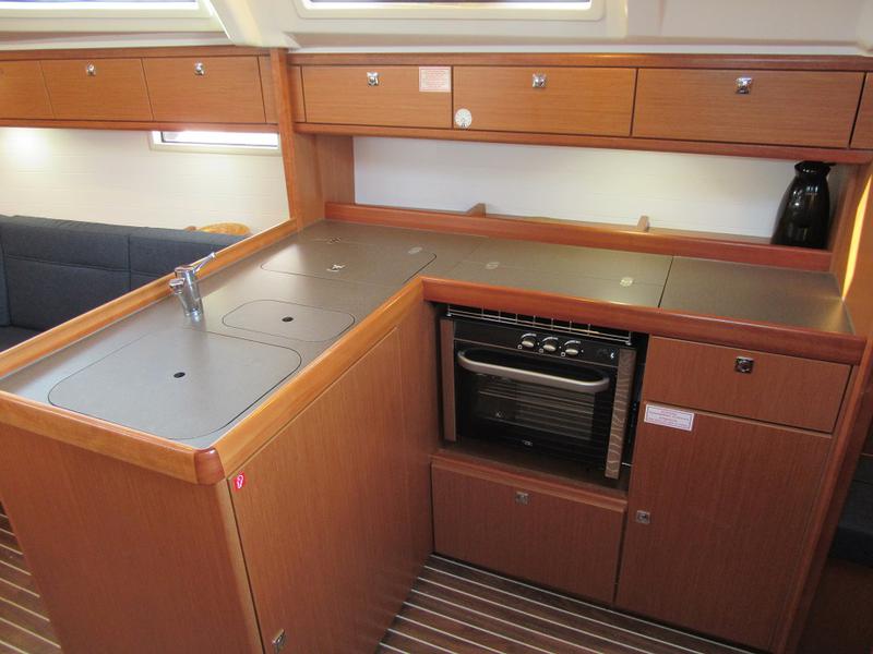 Book yachts online - sailboat - Bavaria Cruiser 37 - Flinx - rent
