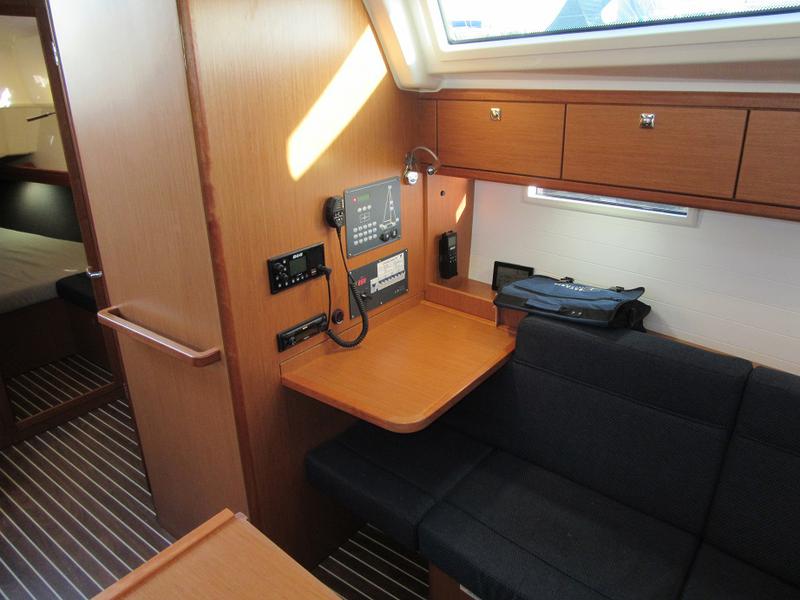 Book yachts online - sailboat - Bavaria Cruiser 37 - Flinx - rent