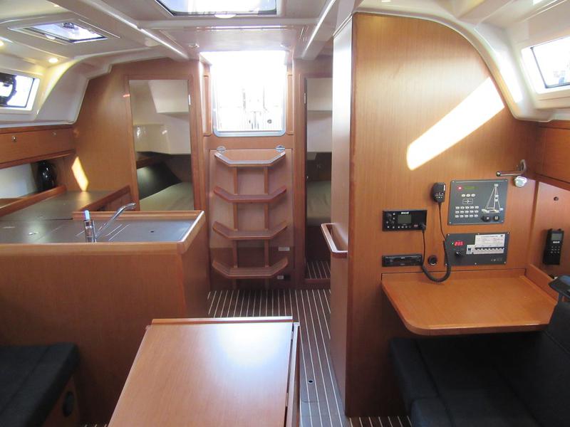 Book yachts online - sailboat - Bavaria Cruiser 37 - Flinx - rent