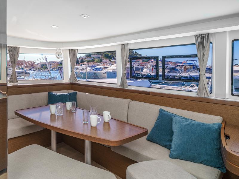 Book yachts online - catamaran - Lagoon 42 - Ocean 77 - rent