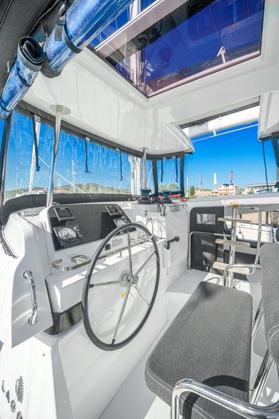 Book yachts online - catamaran - Lagoon 42 - Ocean 77 - rent