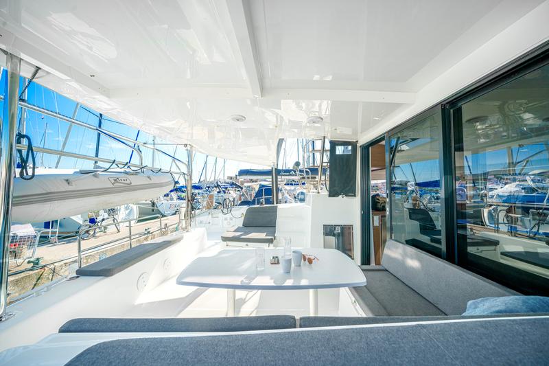 Book yachts online - catamaran - Lagoon 42 - Ocean 77 - rent
