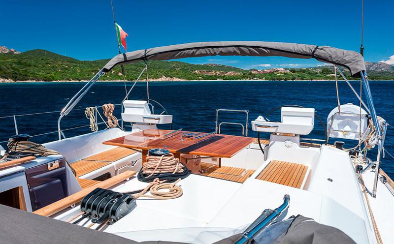 Book yachts online - sailboat - Dufour 520 Grand Large - Zoe - rent