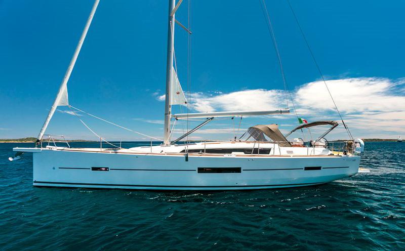 Book yachts online - sailboat - Dufour 520 Grand Large - Zoe - rent