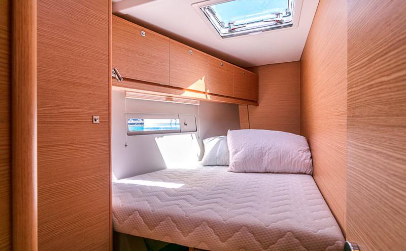 Book yachts online - sailboat - Dufour 520 Grand Large - Zoe - rent