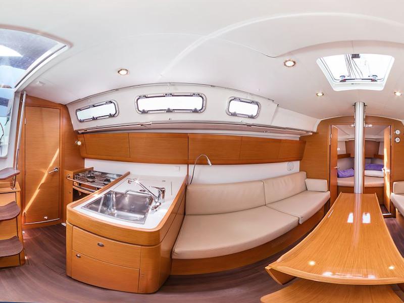 Book yachts online - sailboat - First 35 - Sophie - rent