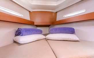 Book yachts online - sailboat - First 35 - Sophie - rent