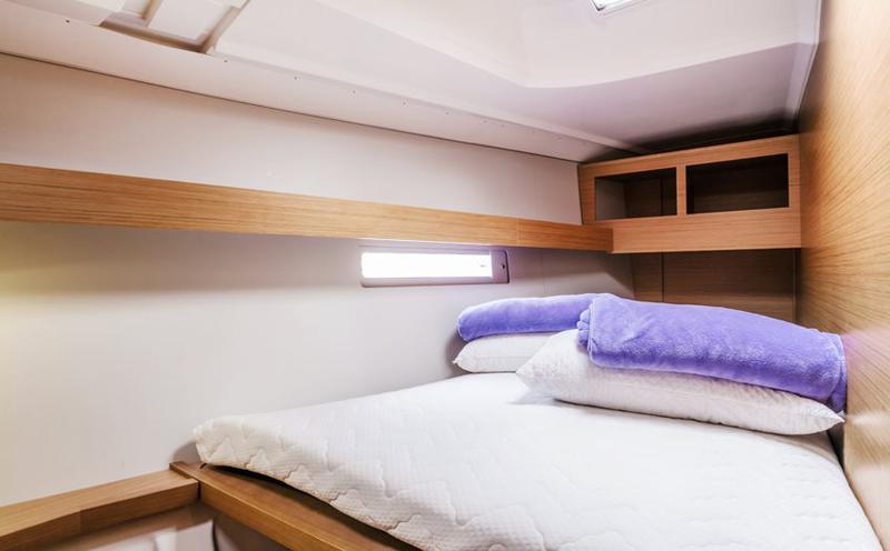 Book yachts online - sailboat - Dufour 460 Grand Large - Nora - rent