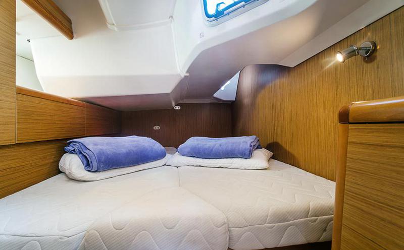 Book yachts online - sailboat - Sun Odyssey 49i - Monia - rent