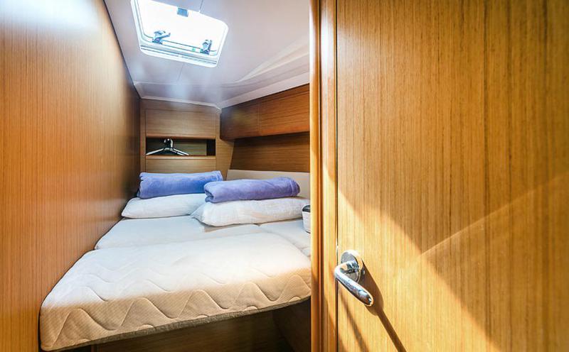 Book yachts online - sailboat - Sun Odyssey 49i - Monia - rent