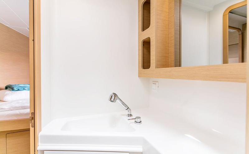 Book yachts online - catamaran - Lagoon 42 - Happy Lagoon - rent