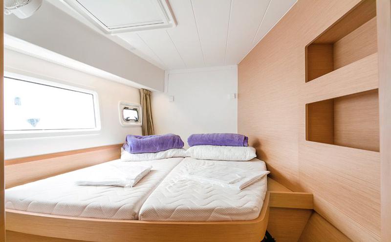 Book yachts online - catamaran - Lagoon 42 - Happy Lagoon - rent