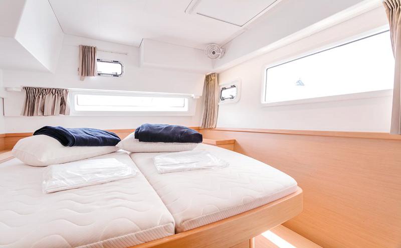 Book yachts online - catamaran - Lagoon 42 - Happy Lagoon - rent