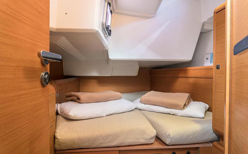 Book yachts online - sailboat - Sun Odyssey 509 - Caterina - rent