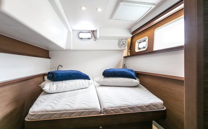 Book yachts online - catamaran - Lagoon 450 Flybridge - Magic Lagoon - rent