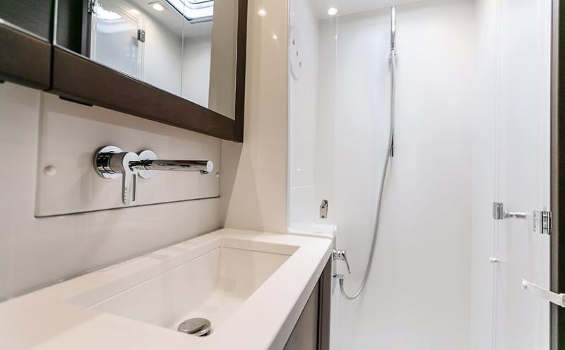 Book yachts online - catamaran - Lagoon 450 Flybridge - Magic Lagoon - rent