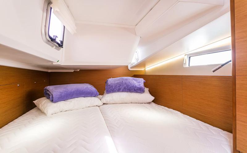 Book yachts online - sailboat - Sun Odyssey 490 - Aurora - rent