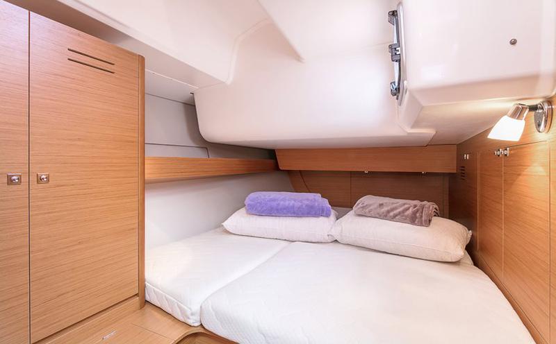 Book yachts online - sailboat - Dufour 460 Grand Large - Genny - rent