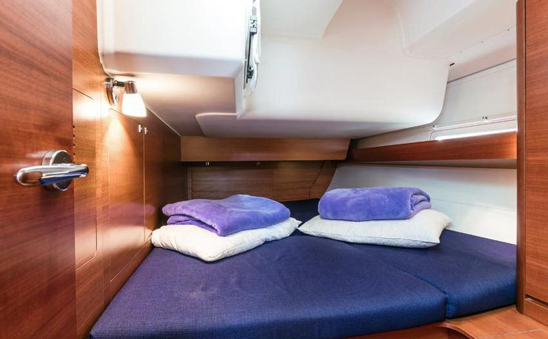 Book yachts online - sailboat - Dufour 460 Grand Large - Sonia - rent