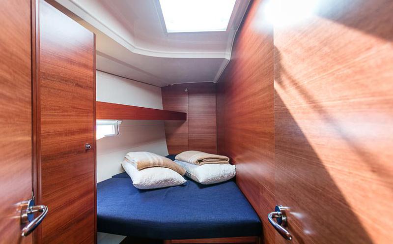 Book yachts online - sailboat - Dufour 460 Grand Large - Sonia - rent