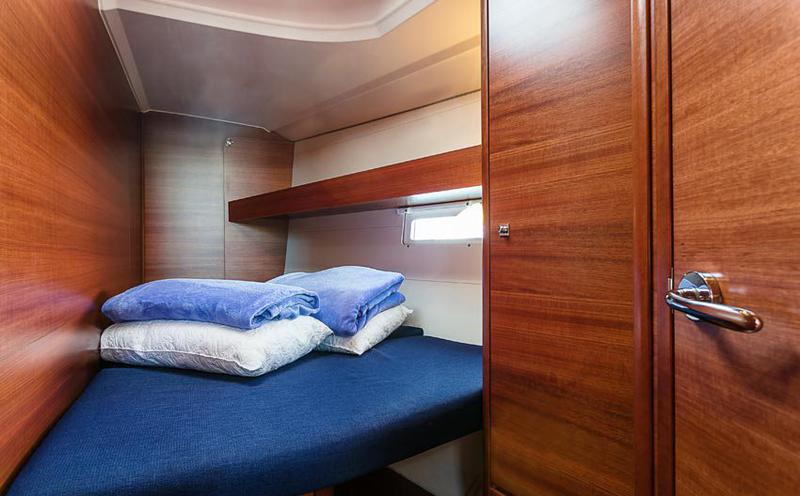 Book yachts online - sailboat - Dufour 460 Grand Large - Sonia - rent