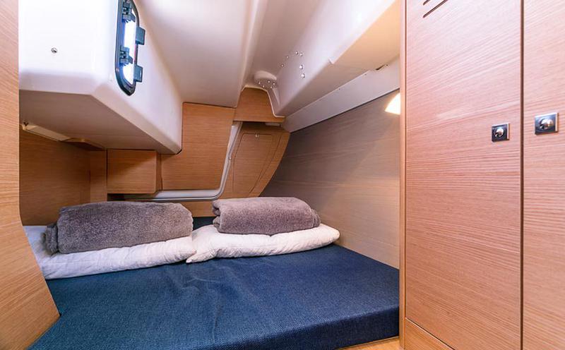 Book yachts online - sailboat - Dufour 350 GL - Chiara - rent