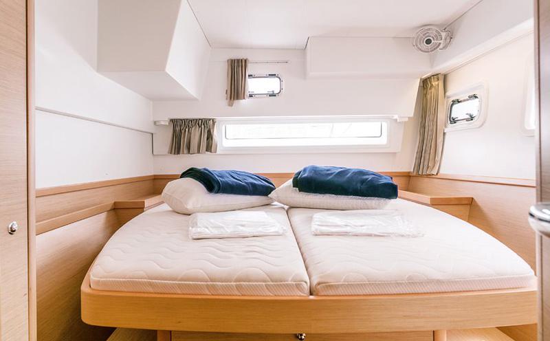 Book yachts online - catamaran - Lagoon 42 - 4 cab. - WILD  - rent