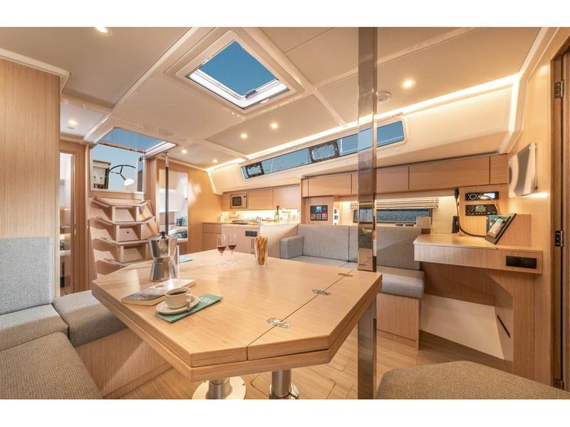 Book yachts online - sailboat - Bavaria C42 - No Name N - rent
