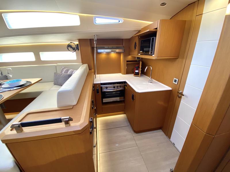 Book yachts online - sailboat - Jeanneau 60 Skippered - EUPHORIA - rent