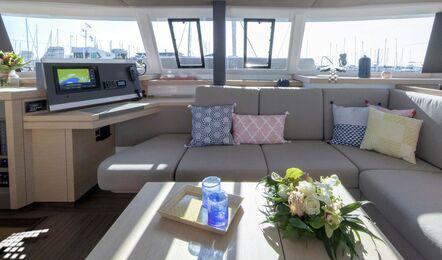 Book yachts online - catamaran - Astréa 42 - Arisa - rent