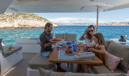 Book yachts online - catamaran - Astréa 42 - Arisa - rent