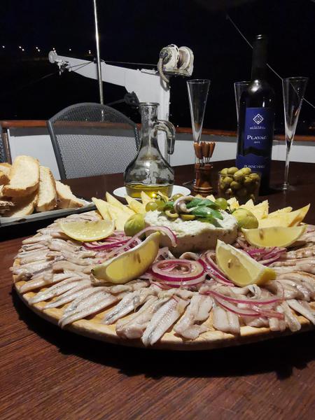 Book yachts online - motorboat - Fleur de Lys - Cadabra - rent