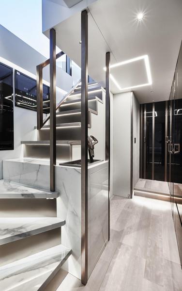 Book yachts online - motorboat - Explorer 62 Fly - Blue Moon - rent