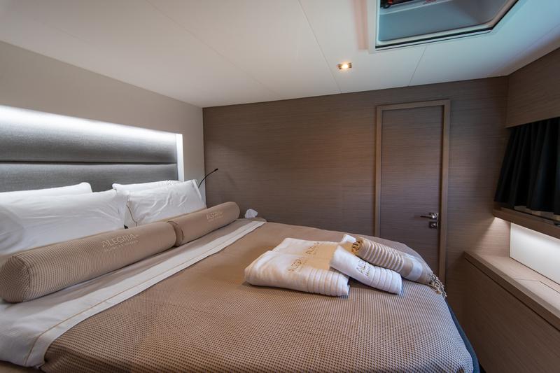 Book yachts online - catamaran - Fountaine Pajot - Saona 47 - Crewed   "Alegria" - rent