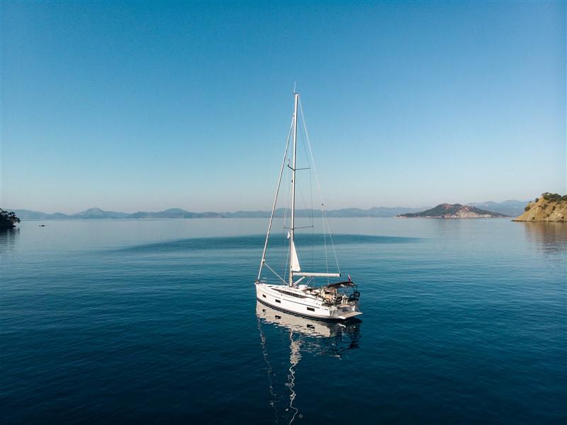Book yachts online - sailboat - Bavaria C42 - ARUNA - rent