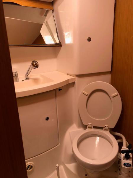 Book yachts online - sailboat - Sun Odyssey 42 i Performance - Waterproof - rent