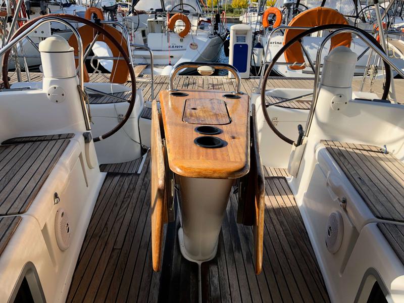 Book yachts online - sailboat - Sun Odyssey 42 i Performance - Waterproof - rent