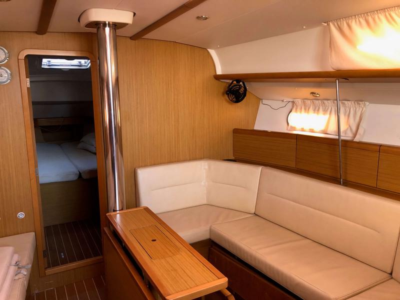 Book yachts online - sailboat - Sun Odyssey 42 i Performance - Waterproof - rent